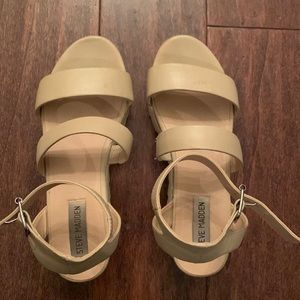Steve Madden platforms - great color. Sz. 7.5 Don’t miss out for summer!!!